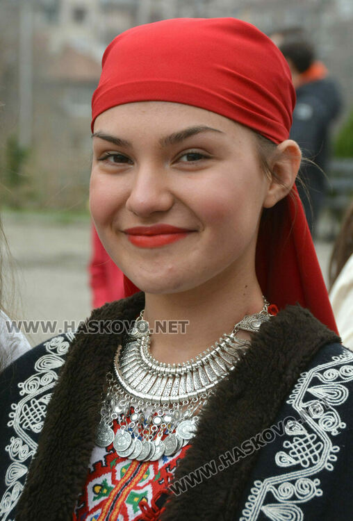 В Математическата гимназия за националния празник всяка класна стая осъмна с трибагреника