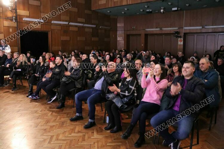 Празничен концерт на хор „Орфей“ обра овациите в Младежкия център