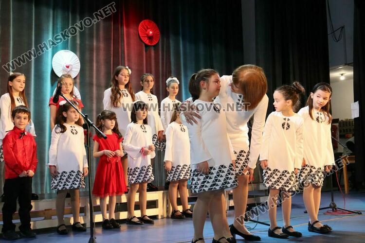 Празничен концерт на хор „Орфей“ обра овациите в Младежкия център