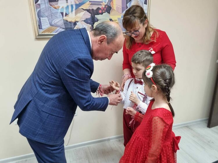 Деца и младежи на посещение в община Асеновград по случай Баба Марта (снимки)