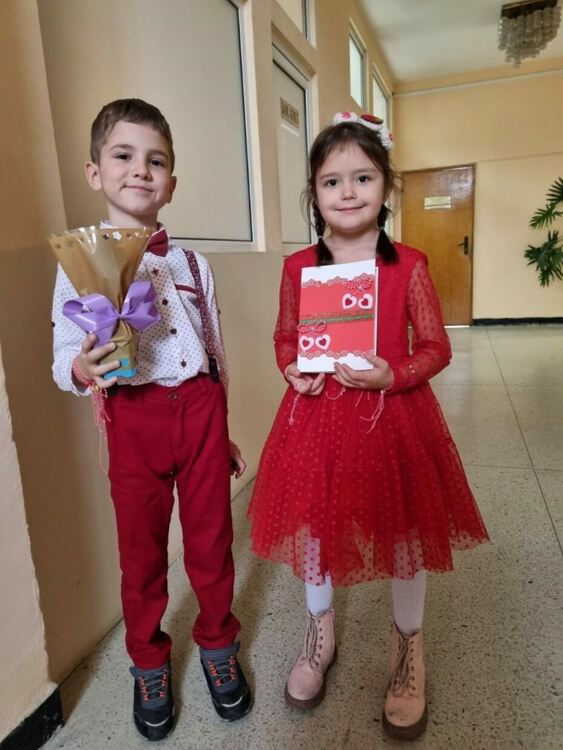 Деца и младежи на посещение в община Асеновград по случай Баба Марта (снимки)