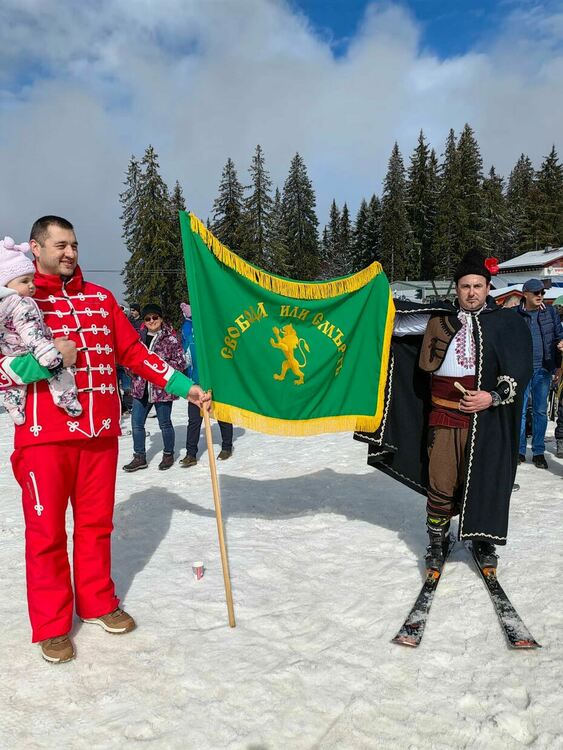 Предложение за брак на пистата беляза тази година Голямото спускане с носии в к.к Пампорово