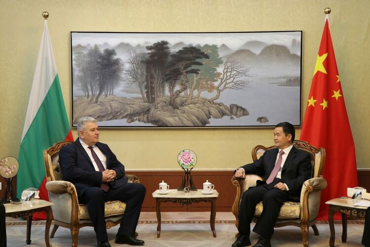 Стефан Сабрутев взе участие в работна среща, провела се в посолството на Китайската народна република