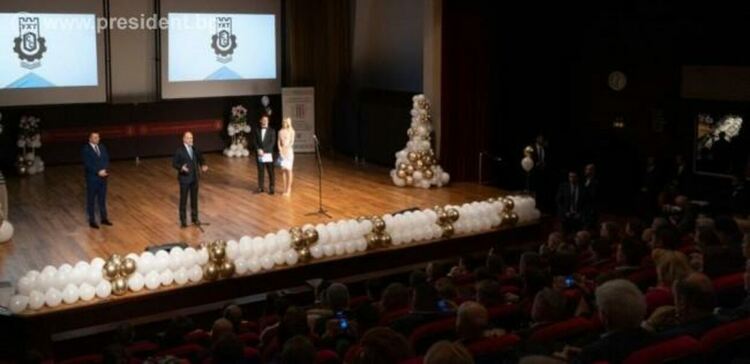 Хасковлийката Радина Бодурова с приз „Студент на годината“ от президента