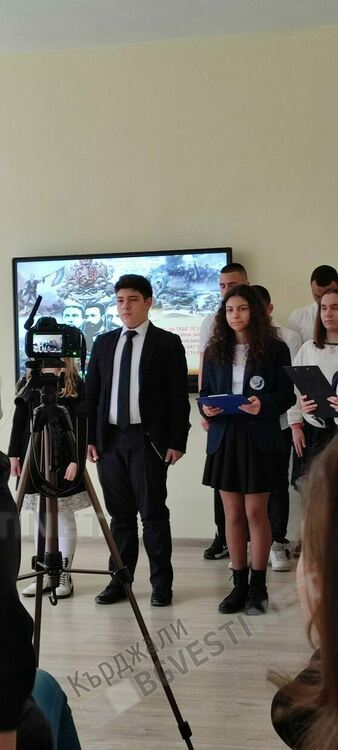 В "Паисий" посрещнаха Трети март с концерт-рецитал