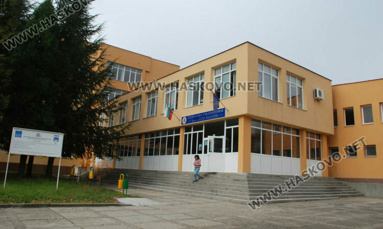 Търсят портиер в Езиковата и 20 тъкачи на електрически стан