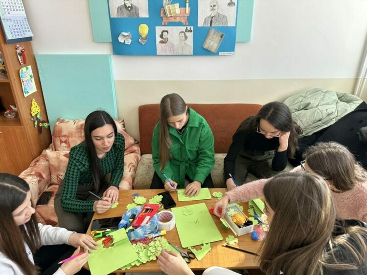 За пример! В Доспат четири дни ученици събират пари в помощ на Веско