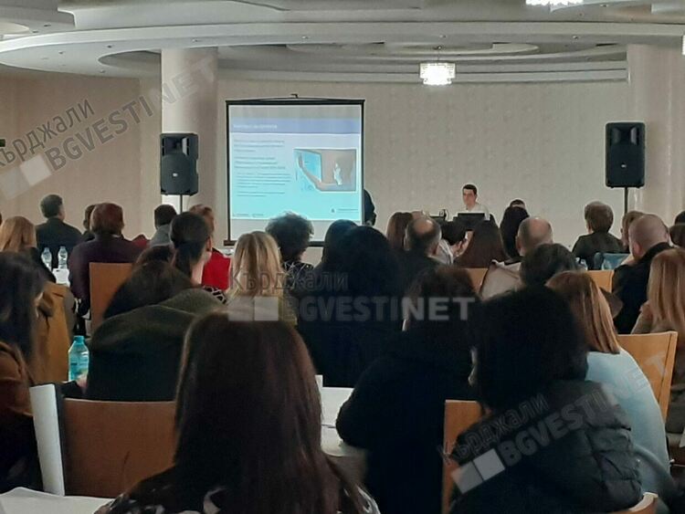 В Кърджали представиха образователната платформа „Дигитална раница“