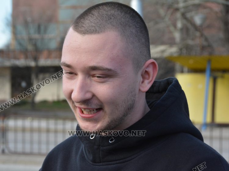 Денис Искрев