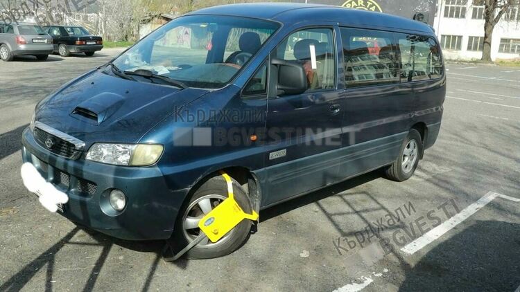 Повредиха скоба на „Паркинги, гаражи и зони за паркиране“