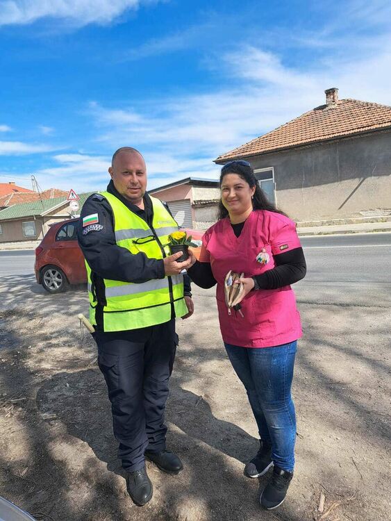 Пловдивската полиция с жест на уважение към всички жени зад волана в празничния ден