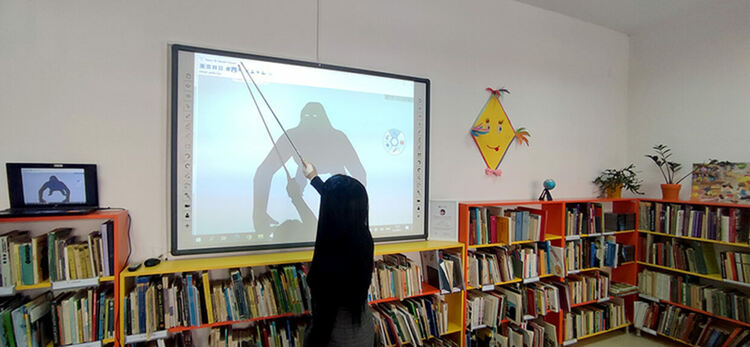 Нова придобивка за децата в детския отдел на градската библиотека в Димитровград