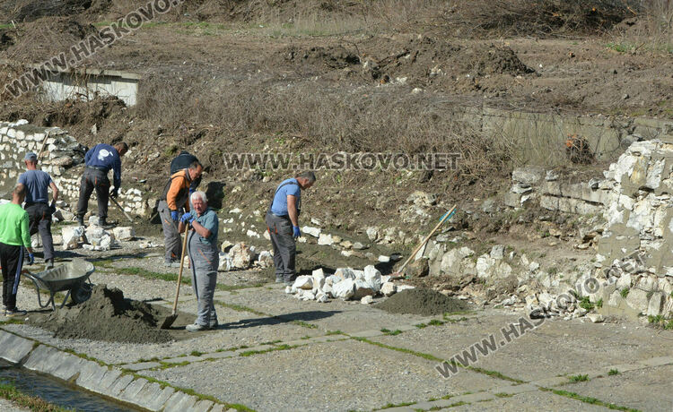 Ремонтите по пропадналото корито на р.Хасковска приключват до края на годината