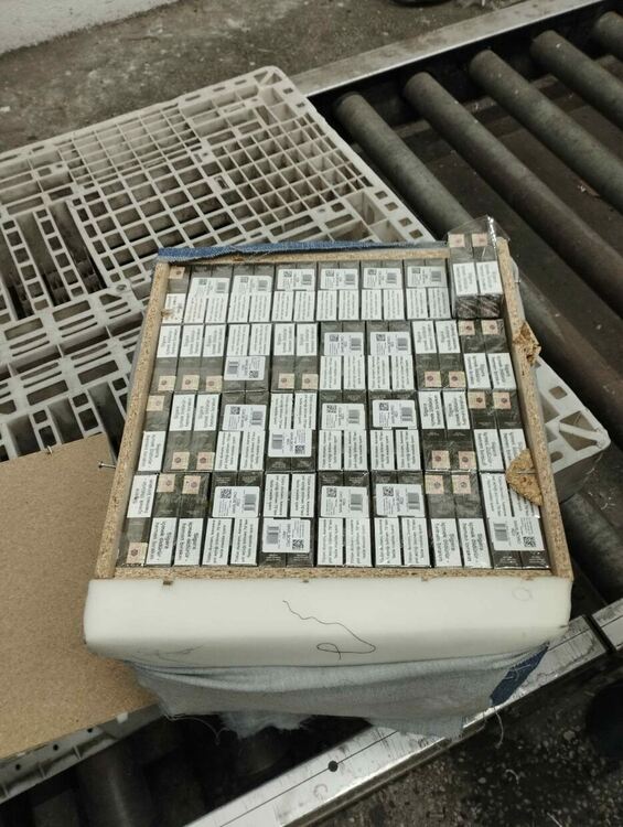 Вадят на “Капитан Андреево” незаконни цигари от табуретки и облегалки на столове