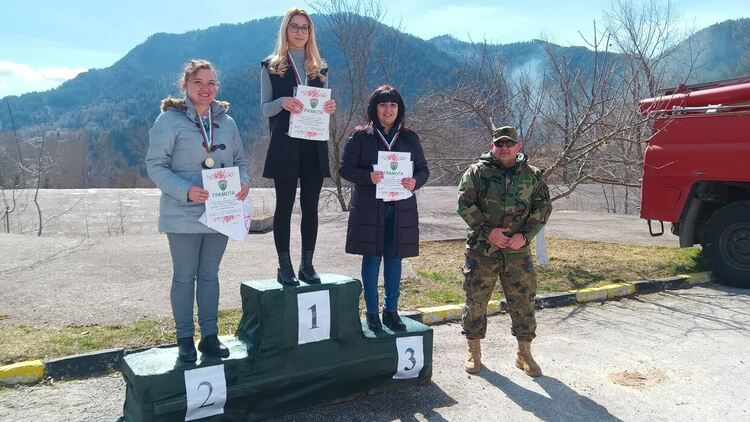 Турнир по стрелба с пистолет се проведе в 101 Алпийски полк