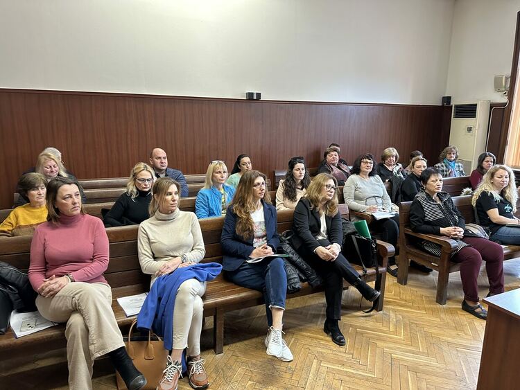 Обучиха новите съдебни заседатели в Окръжен съд – Хасково