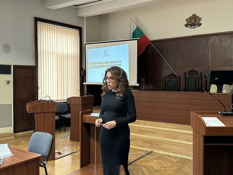 Обучиха новите съдебни заседатели в Окръжен съд – Хасково