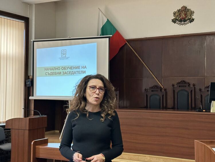 Обучиха новите съдебни заседатели в Окръжен съд – Хасково