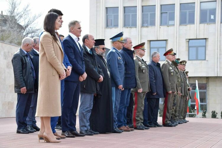 Кметът на Асеновград към военнослужещите: Благодаря Ви, че с достойнство защитавате родината 