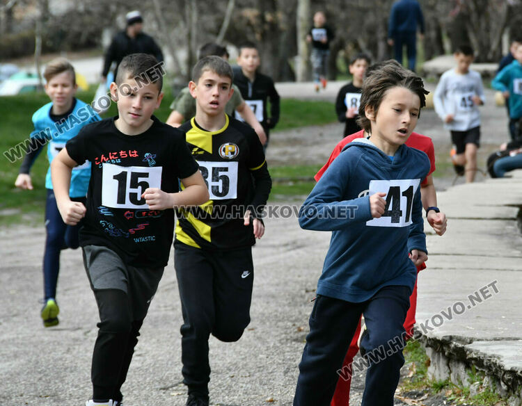 Деца и тийнейджъри се включиха в  традиционния крос „Клокотница“