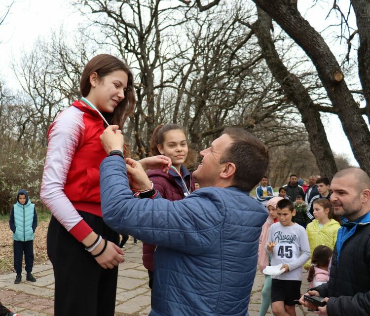 Деца и тийнейджъри се включиха в  традиционния крос „Клокотница“