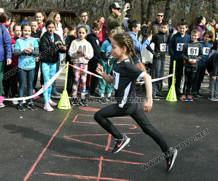 Деца и тийнейджъри се включиха в  традиционния крос „Клокотница“