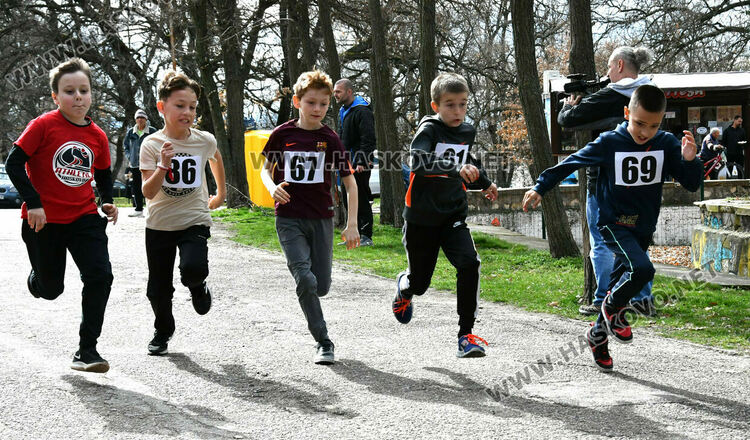 Деца и тийнейджъри се включиха в  традиционния крос „Клокотница“