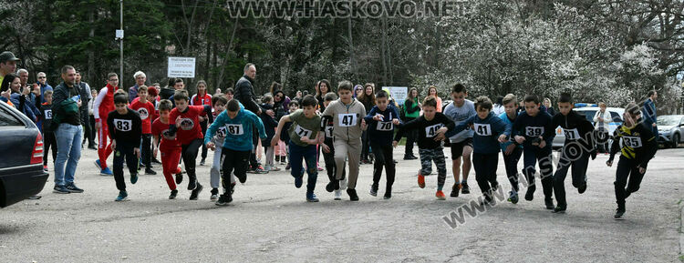 Деца и тийнейджъри се включиха в  традиционния крос „Клокотница“