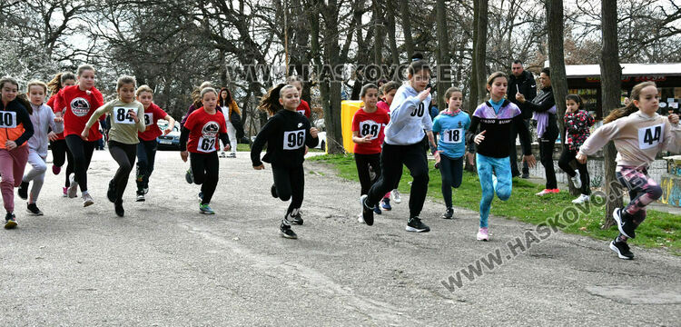 Деца и тийнейджъри се включиха в  традиционния крос „Клокотница“