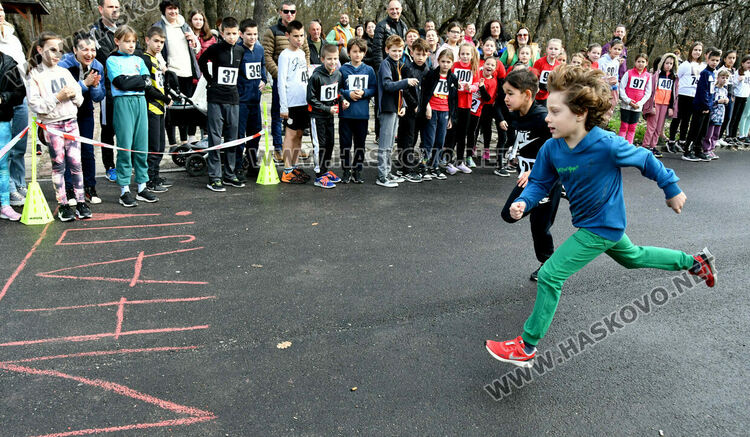 Деца и тийнейджъри се включиха в  традиционния крос „Клокотница“
