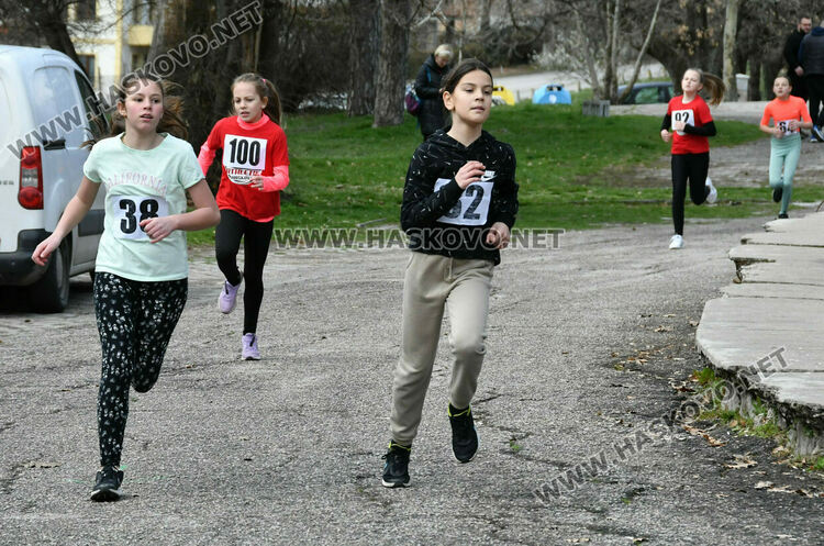 Деца и тийнейджъри се включиха в  традиционния крос „Клокотница“
