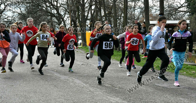 Деца и тийнейджъри се включиха в  традиционния крос „Клокотница“