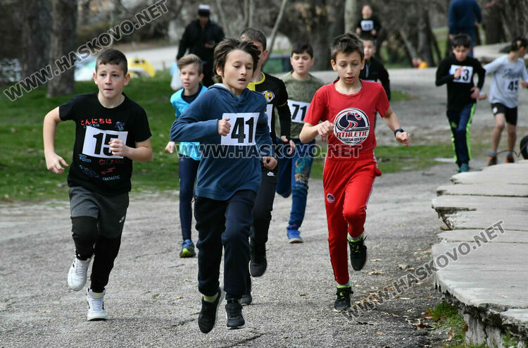 Деца и тийнейджъри се включиха в  традиционния крос „Клокотница“