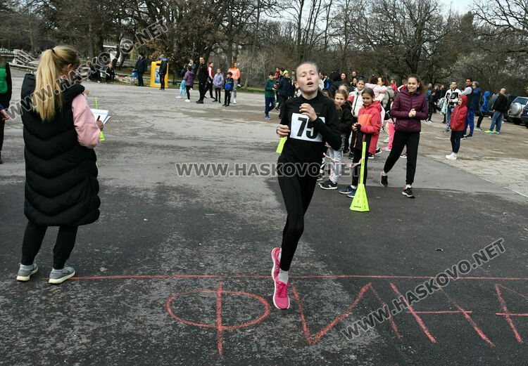 Деца и тийнейджъри се включиха в  традиционния крос „Клокотница“