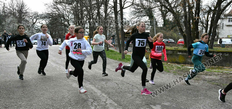 Деца и тийнейджъри се включиха в  традиционния крос „Клокотница“