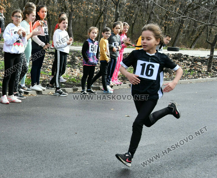 Деца и тийнейджъри се включиха в  традиционния крос „Клокотница“