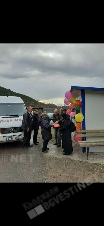 За първи път автобус спря в село Долна Бленика,откриха автобусна линия