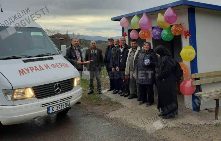 За първи път автобус спря в село Долна Бленика,откриха автобусна линия