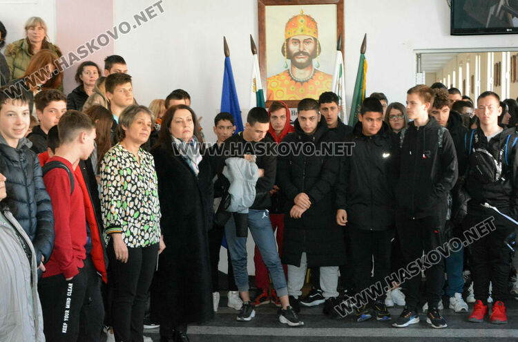 С изложба започна честването на 55 г. от основаването на ПГДС „Цар Иван Асен II“