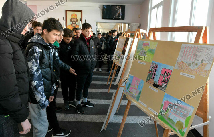 С изложба започна честването на 55 г. от основаването на ПГДС „Цар Иван Асен II“