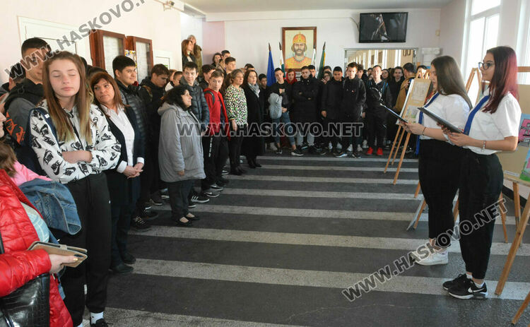 С изложба започна честването на 55 г. от основаването на ПГДС „Цар Иван Асен II“