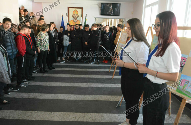 С изложба започна честването на 55 г. от основаването на ПГДС „Цар Иван Асен II“