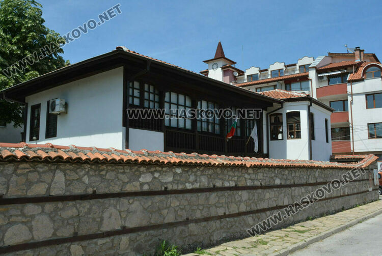 Задържаха младеж в момент на кражба в Детската градина по изкуствата