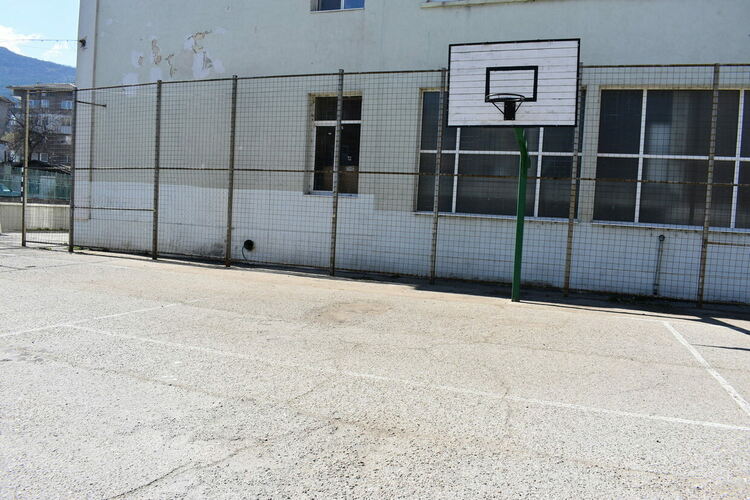 Изграждат нова спортна площадка в ОУ "Отец Паисий" в Асеновград 