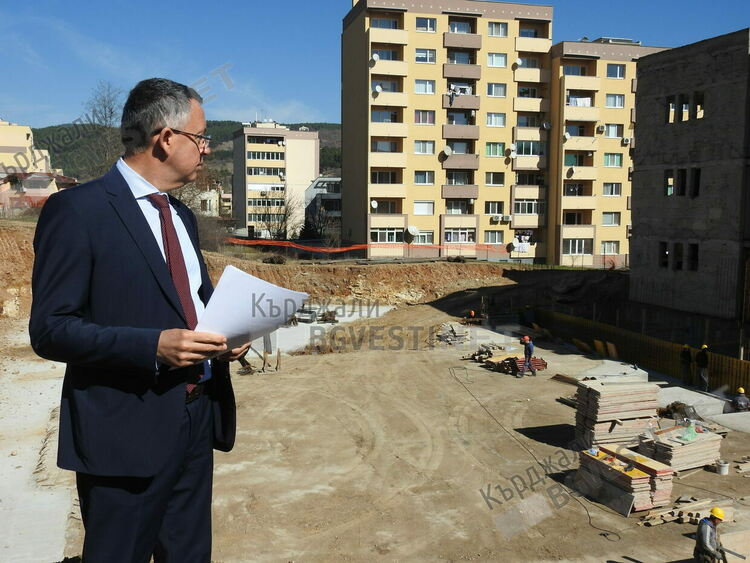 Община Кърджали решава окончателно проблема с местата в ясли и детски градини,гарантирано  е и едносменното обучение в училищата