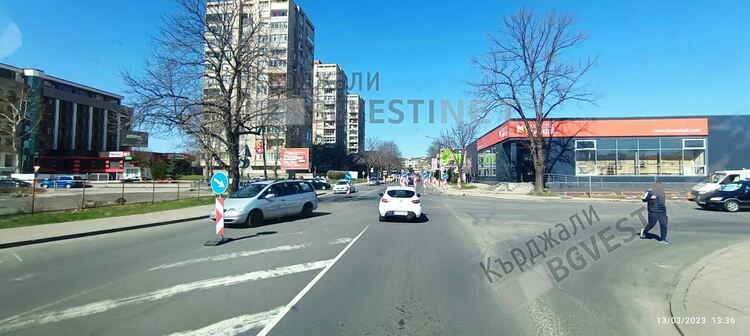 Община Кърджали започна ремонт на отводнителните шахти по „Беломорски” пред „Лидл”,трафикът е затруднен