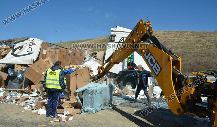 Катастрофа между два тира затвори магистрала „Марица“