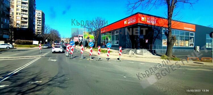 Община Кърджали започна ремонт на отводнителните шахти по „Беломорски” пред „Лидл”,трафикът е затруднен