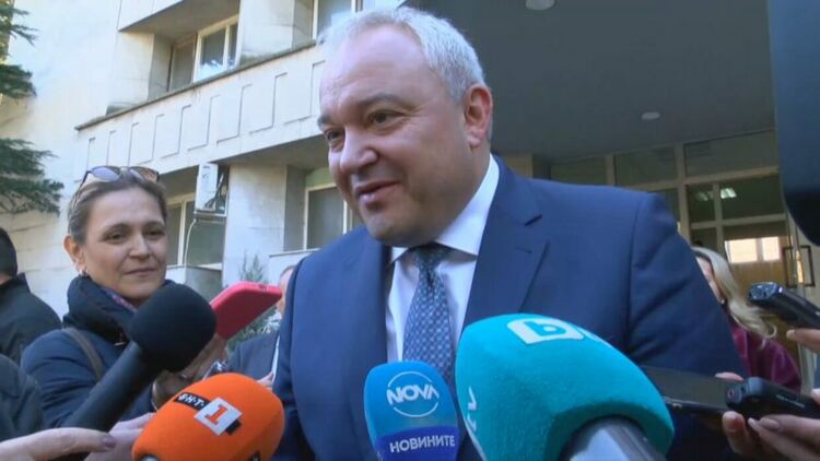Задържаната бременна жена, превозваща мигранти, е позната на полицията