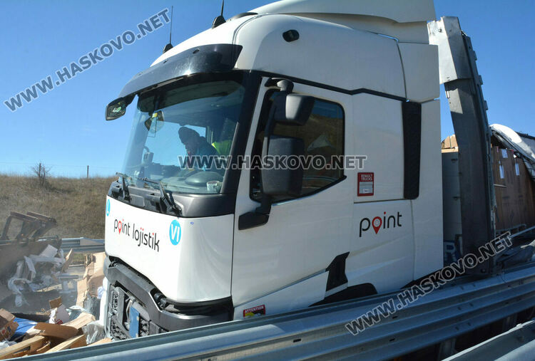 Катастрофа между два тира затвори магистрала „Марица“